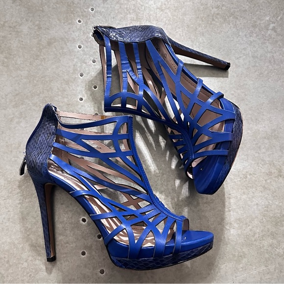 VINCE CAMUTO BLUE SNAKESKIN HEELS 🐍 - Picture 7 of 11